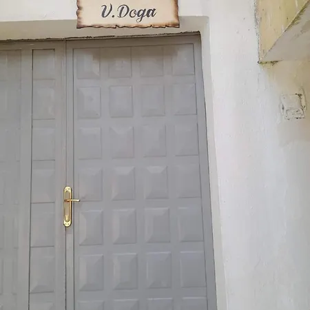 V. Doga Nocleg ze śniadaniem *